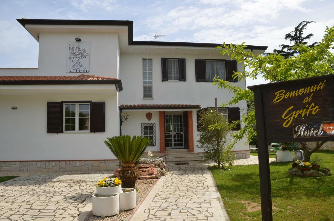 Il Grifo Otel Sabaudia Dış mekan fotoğraf